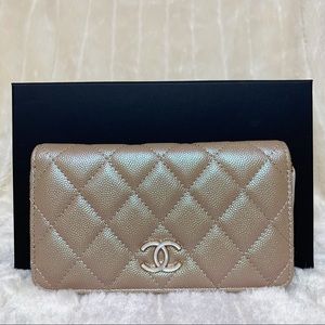 Chanel 2019 new iridescent small wallet beige.